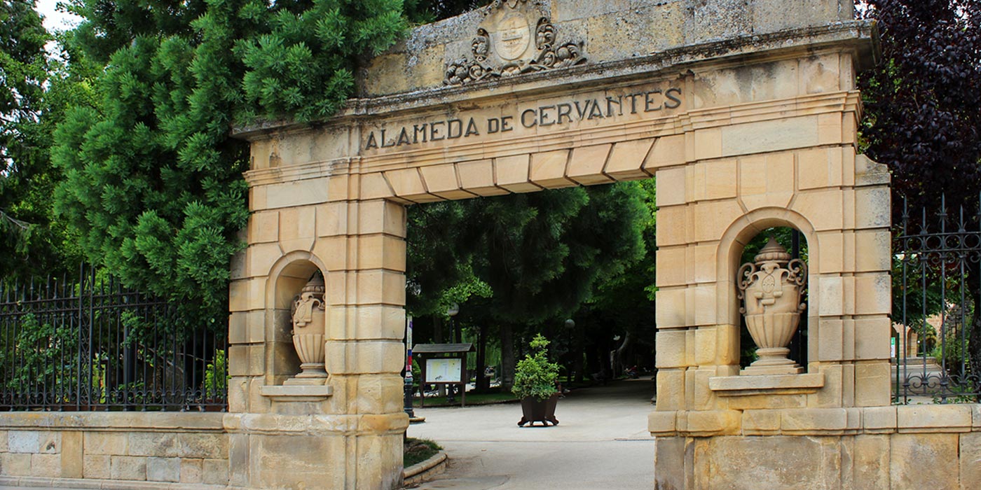 Entrada de la Alameda de Cervantes, junto a la residencia CleceVitam El Parque